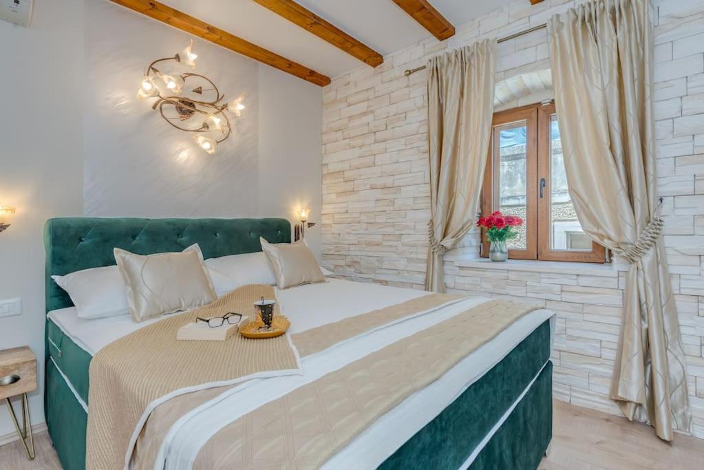 Diva 1,Stylish Old Town Studio Apartment Near Beach Split Eksteriør billede